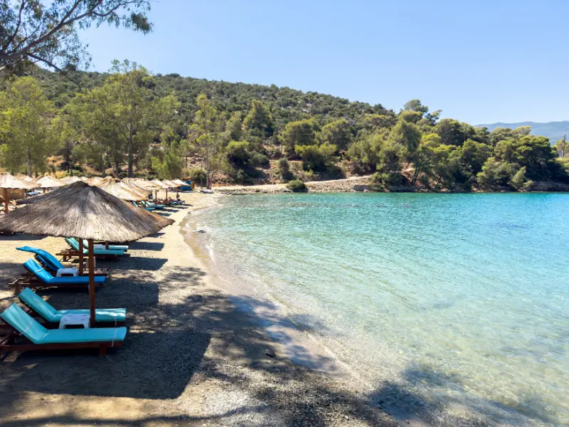 Poros Travel Guide: Town, Beaches, Pine Forests and a 4-Day Itinerary