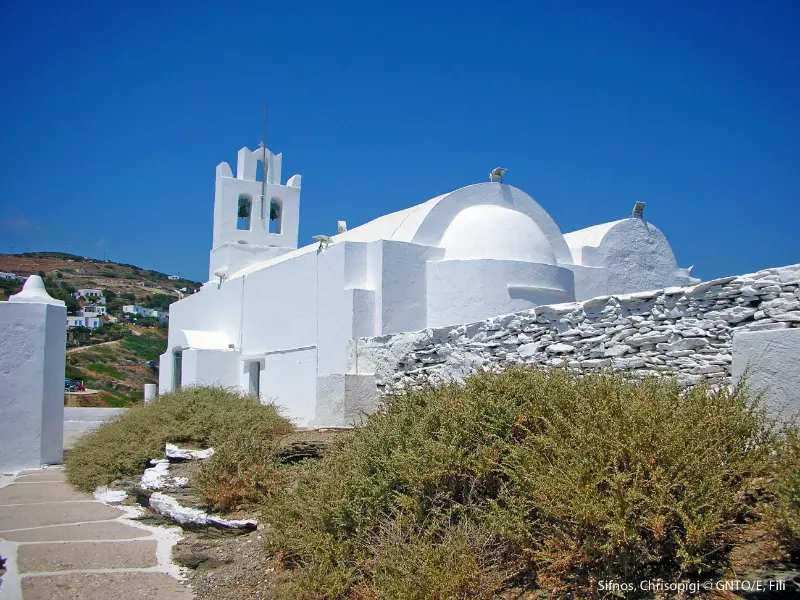 Sifnos Without a Car: Buses, Walking, Taxis and the Best No-Car Bases