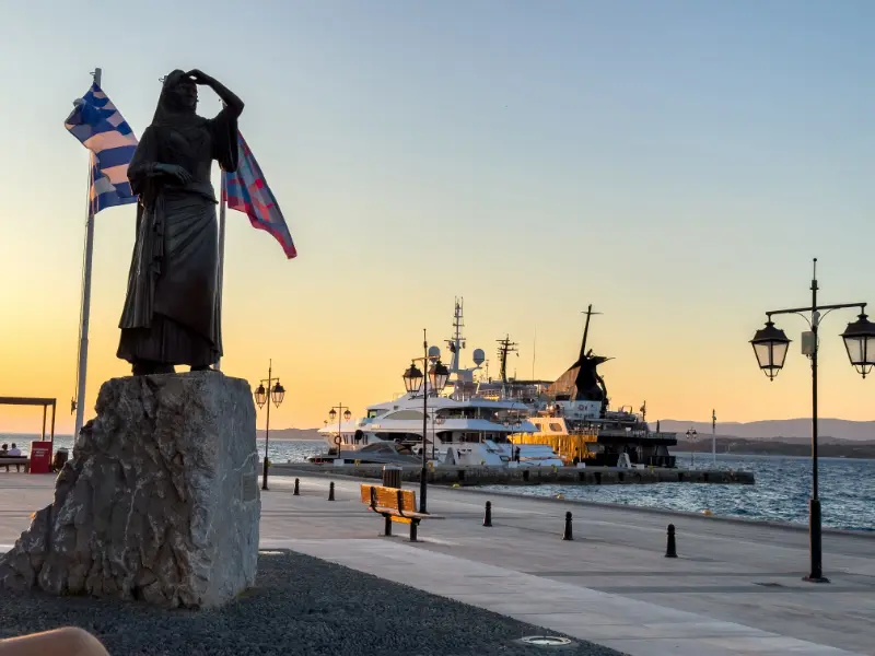Spetses Travel Guide: Dapia, Old Harbour, Beaches, History and Where to Stay